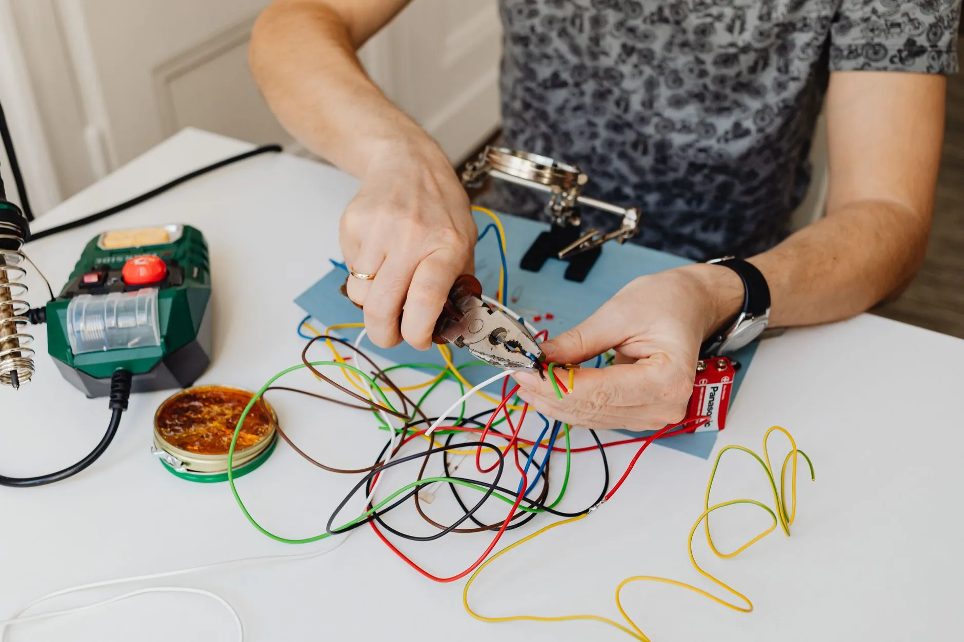 Electrician — serviciu OneAdmin